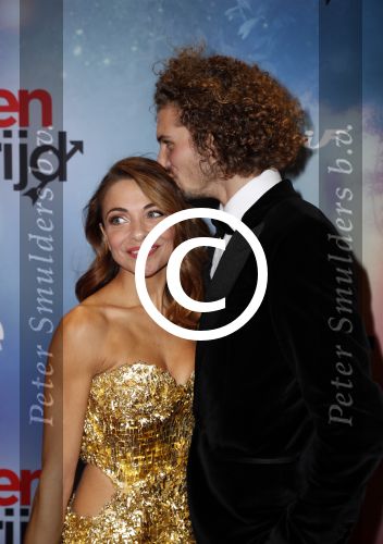 Amsterdam 24 oktober 2016
Premiere Hartenstrijd in Tuschinski. Georgina Verbaan met vriend Bram v Leeuwen