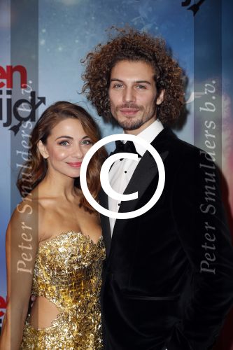 Amsterdam 24 oktober 2016
Premiere Hartenstrijd in Tuschinski. Georgina Verbaan met vriend Bram v Leeuwen
