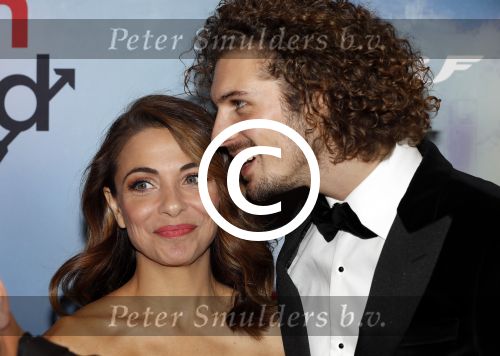 Amsterdam 24 oktober 2016
Premiere Hartenstrijd in Tuschinski. Georgina Verbaan met vriend Bram v Leeuwen