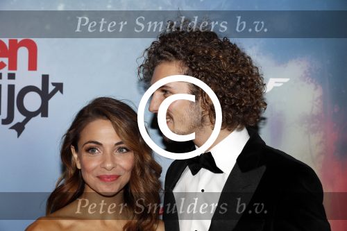 Amsterdam 24 oktober 2016
Premiere Hartenstrijd in Tuschinski. Georgina Verbaan met vriend Bram v Leeuwen