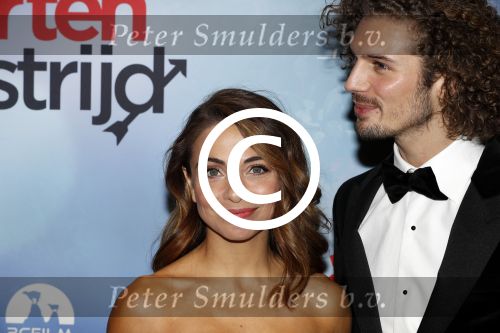 Amsterdam 24 oktober 2016
Premiere Hartenstrijd in Tuschinski. Georgina Verbaan met vriend Bram v Leeuwen
