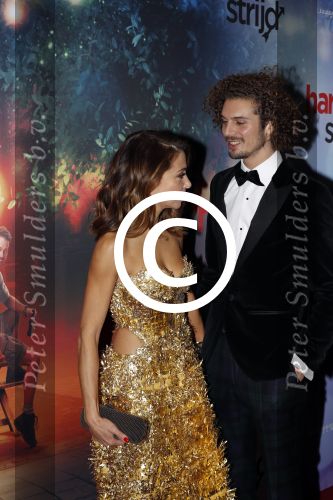 Amsterdam 24 oktober 2016
Premiere Hartenstrijd in Tuschinski. Georgina Verbaan met vriend Bram v Leeuwen