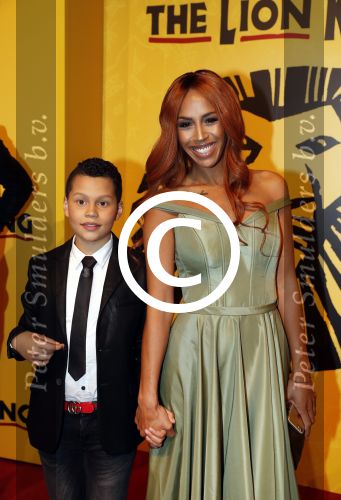 Scheveningen 30 oktober 2016
Premiere the lion king in het circustheater. Glennis Grace met zoontje Tony