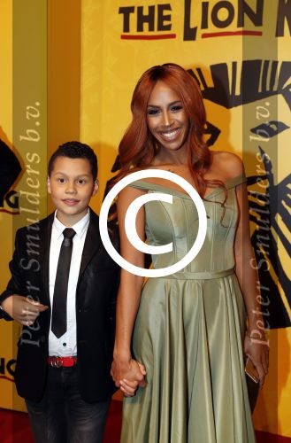 Scheveningen 30 oktober 2016
Premiere the lion king in het circustheater. Glennis Grace met zoontje Tony