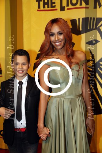 Scheveningen 30 oktober 2016
Premiere the lion king in het circustheater. Glennis Grace met zoontje Tony