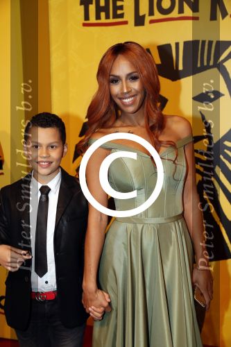 Scheveningen 30 oktober 2016
Premiere the lion king in het circustheater. Glennis Grace met zoontje Tony