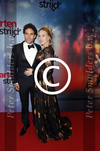 Amsterdam 24 oktober 2016
Premiere Hartenstrijd in Tuschinski. Hadewych Minis met haar man Tibor Lukacs
