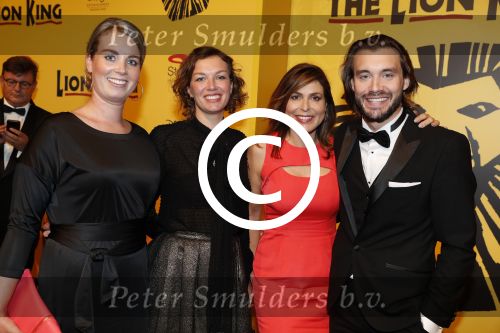 Scheveningen 30 oktober 2016
Premiere the lion king in het circustheater.
Heleen v Royen met vriend Bart en zijn familie