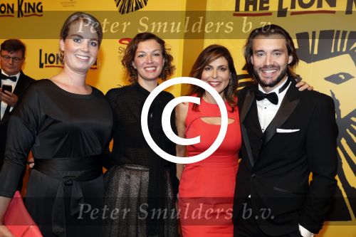 Scheveningen 30 oktober 2016
Premiere the lion king in het circustheater.
Heleen v Royen met vriend Bart en zijn familie