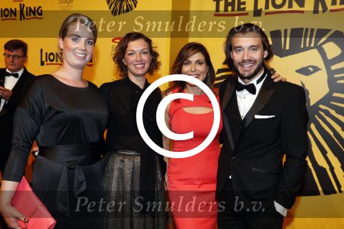 Scheveningen 30 oktober 2016
Premiere the lion king in het circustheater.
Heleen v Royen met vriend Bart en zijn familie