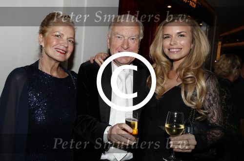 Scheveningen 30 oktober 2016
Premiere the lion king in het circustheater. Henk v d Meyde met vrouw Monica en dochter Elisa