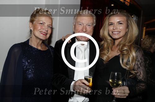 Scheveningen 30 oktober 2016
Premiere the lion king in het circustheater. Henk v d Meyde met vrouw Monica en dochter Elisa
