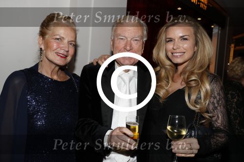 Scheveningen 30 oktober 2016
Premiere the lion king in het circustheater. Henk v d Meyde met vrouw Monica en dochter Elisa