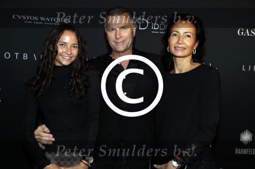 Halfweg 27 oktober 2016
Life after football LAF gala in the sugarfactory. Hens Begijn met vrouw en dochter