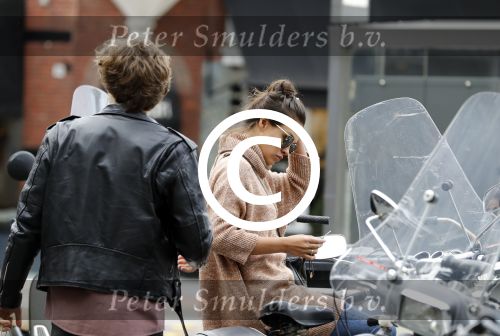 Amsterdam 8 oktober 2016
Holly Brood met vriend Soy Kroon op vespa scooter