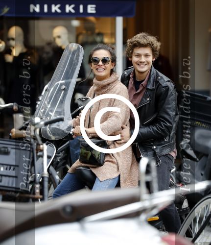 Amsterdam 8 oktober 2016
Holly Brood met vriend Soy Kroon op vespa scooter