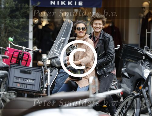Amsterdam 8 oktober 2016
Holly Brood met vriend Soy Kroon op vespa scooter
