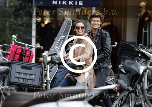 Amsterdam 8 oktober 2016
Holly Brood met vriend Soy Kroon op vespa scooter