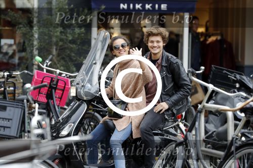 Amsterdam 8 oktober 2016
Holly Brood met vriend Soy Kroon op vespa scooter