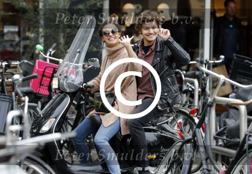 Amsterdam 8 oktober 2016
Holly Brood met vriend Soy Kroon op vespa scooter