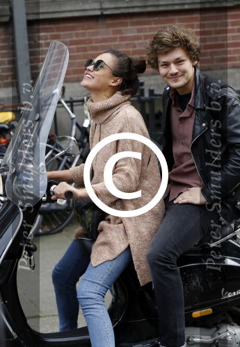 Amsterdam 8 oktober 2016
Holly Brood met vriend Soy Kroon op vespa scooter