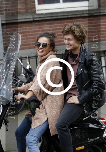 Amsterdam 8 oktober 2016
Holly Brood met vriend Soy Kroon op vespa scooter