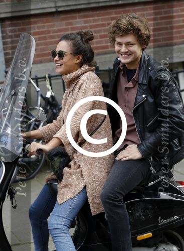 Amsterdam 8 oktober 2016
Holly Brood met vriend Soy Kroon op vespa scooter