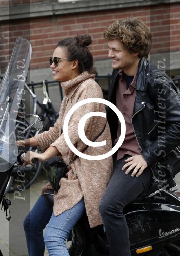 Amsterdam 8 oktober 2016
Holly Brood met vriend Soy Kroon op vespa scooter