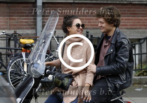 Amsterdam 8 oktober 2016
Holly Brood met vriend Soy Kroon op vespa scooter