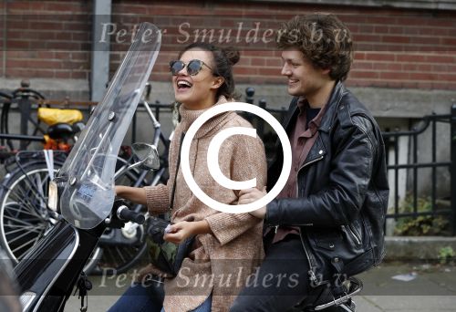 Amsterdam 8 oktober 2016
Holly Brood met vriend Soy Kroon op vespa scooter