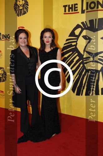 Scheveningen 30 oktober 2016
Premiere the lion king in het circustheater. Xandra en Holly Brood