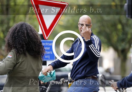 Amsterdam 8 oktober 2016 
Jimmy Geduld met zijn dochter op de fiets. Middel vinger