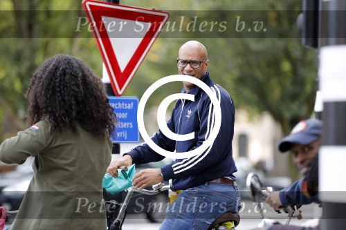 Amsterdam 8 oktober 2016 
Jimmy Geduld met zijn dochter op de fiets