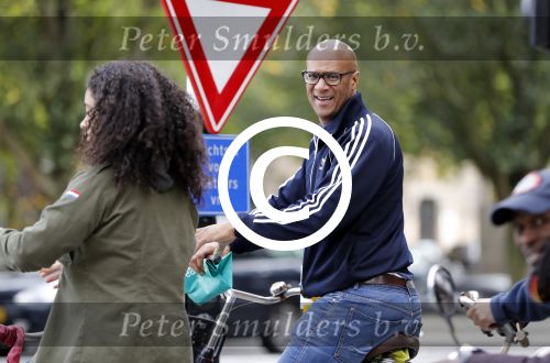 Amsterdam 8 oktober 2016 
Jimmy Geduld met zijn dochter op de fiets