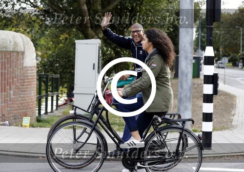 Amsterdam 8 oktober 2016 
Jimmy Geduld met zijn dochter op de fiets