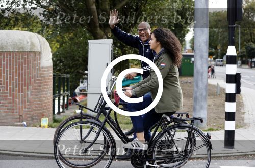 Amsterdam 8 oktober 2016 
Jimmy Geduld met zijn dochter op de fiets