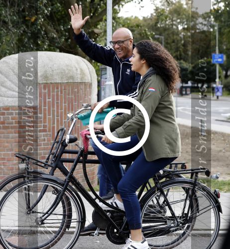 Amsterdam 8 oktober 2016 
Jimmy Geduld met zijn dochter op de fiets