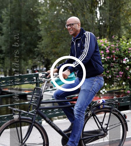 Amsterdam 8 oktober 2016 
Jimmy Geduld met zijn dochter op de fiets