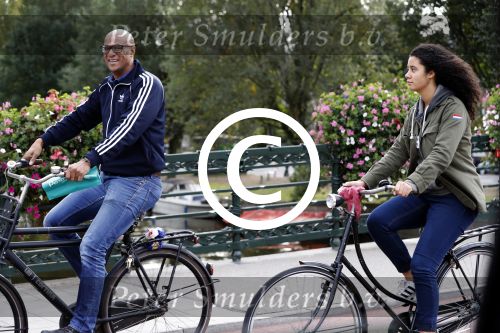 Amsterdam 8 oktober 2016 
Jimmy Geduld met zijn dochter op de fiets