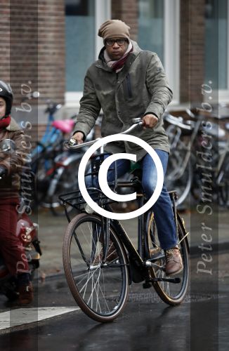 Amsterdam 9 november 2016
Jimmy Geduld op de fiets in de stad.