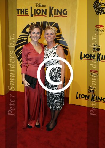 Scheveningen 30 oktober 2016
Premiere the lion king in het circustheater. Jindra v Schaijk met moeder