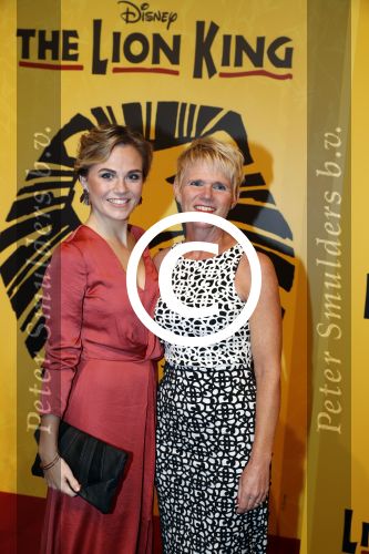 Scheveningen 30 oktober 2016
Premiere the lion king in het circustheater. Jindra v Schaijk met moeder
