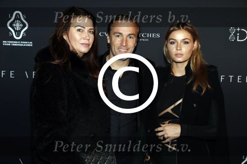 Halfweg 27 oktober 2016
Life after football LAF gala in the sugarfactory. Joelle Witschge met haar ouders Richard en Lia. Ook vriend Timor Steffens was erbij
