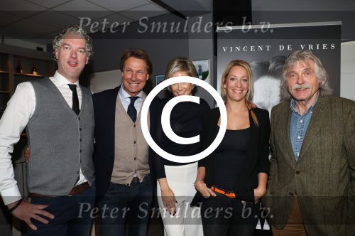 Lienden, 25 Oktober 2016
Boekuitreiking Hans Kraay Jr.
Johan Derksen Helene Hendriks en Hans Kraay Jr. Sofie Kraay Vincent de Vries