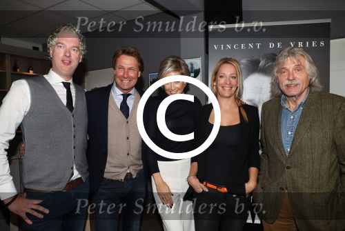 Lienden, 25 Oktober 2016
Boekuitreiking Hans Kraay Jr.
Johan Derksen Helene Hendriks en Hans Kraay Jr. Sofie Kraay Vincent de Vries