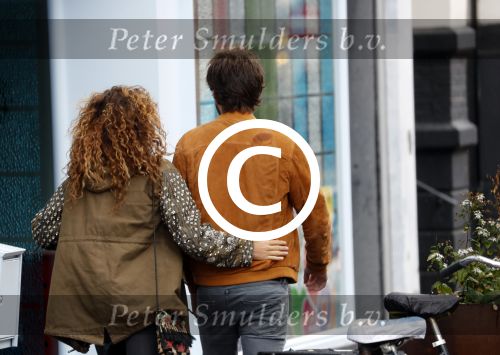 Amsterdam 6 november 2016
Katja Schuurman met haar vriend en aanstaande man Freek van  Noortwijk doen samen boodschappen
