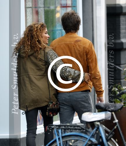 Amsterdam 6 november 2016
Katja Schuurman met haar vriend en aanstaande man Freek van  Noortwijk doen samen boodschappen