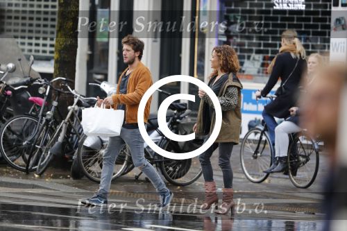 Amsterdam 6 november 2016
Katja Schuurman met haar vriend en aanstaande man Freek van  Noortwijk doen samen boodschappen