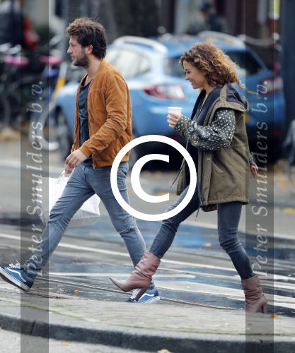 Amsterdam 6 november 2016
Katja Schuurman met haar vriend en aanstaande man Freek van  Noortwijk doen samen boodschappen