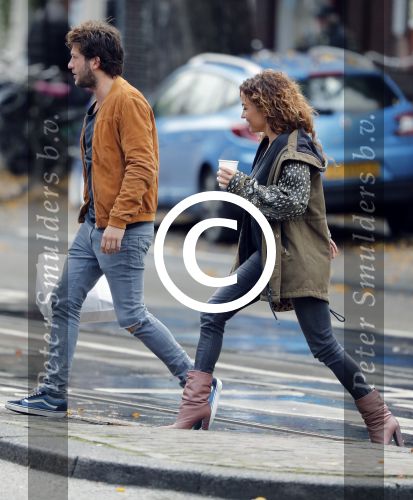 Amsterdam 6 november 2016
Katja Schuurman met haar vriend en aanstaande man Freek van  Noortwijk doen samen boodschappen